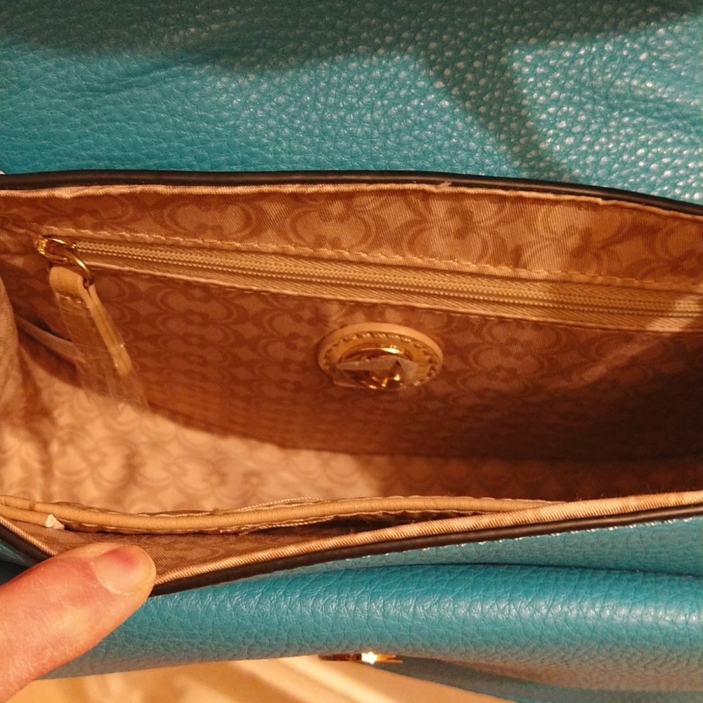 Aqua and black crossbody bag - Picture 9 of 11